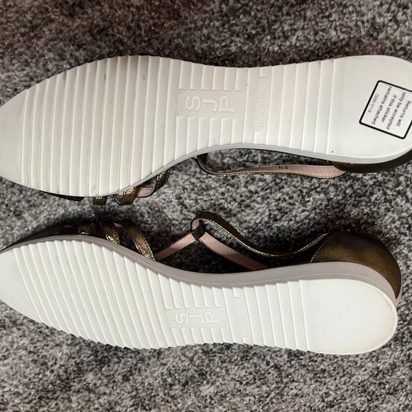 SJP Sarah Jessica Parker Gold Metallic Leather Print T Strap Sandal Flats Sz 12 - Picture 9 of 10